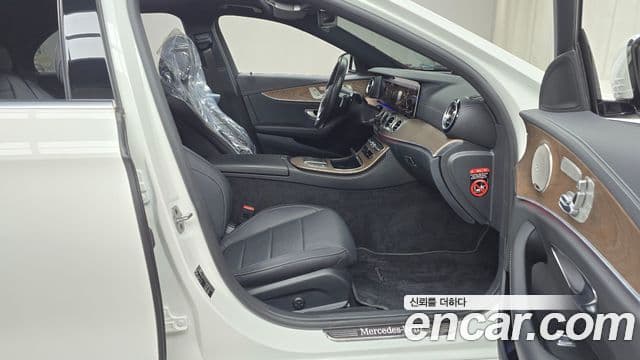 Mercedes-Benz E-Class 2021 — ფოტო 11/20