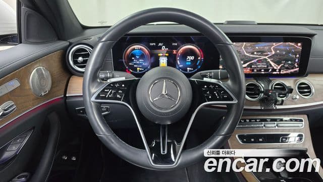 Mercedes-Benz E-Class 2021 — ფოტო 13/20