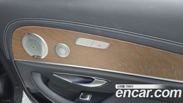 Mercedes-Benz E-Class 2021 — ფოტო 18/20