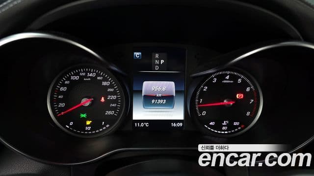 Mercedes-Benz GLC-Class 2019 — Şəkil 8/20