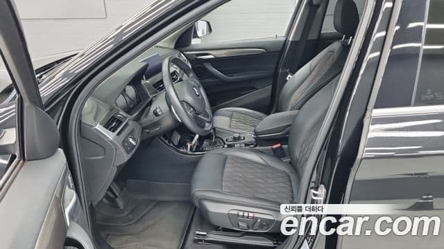 BMW X1 2021 — Photo 8/14