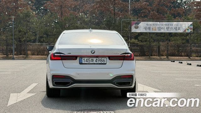 BMW 7 Series 2021 — ფოტო 12/20