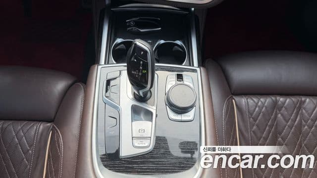 BMW 7 Series 2021 — ფოტო 19/20