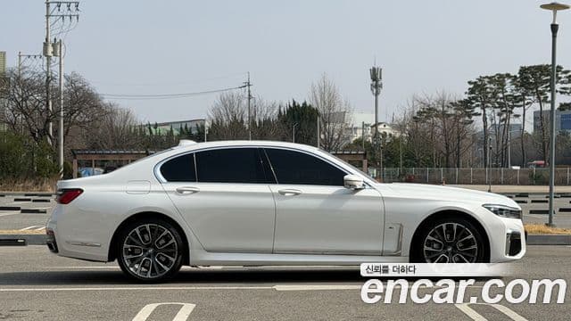 BMW 7 Series 2021 — ფოტო 7/20