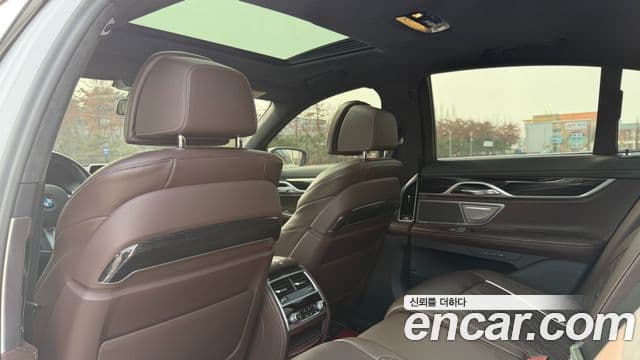 BMW 7 Series 2021 — ფოტო 9/20