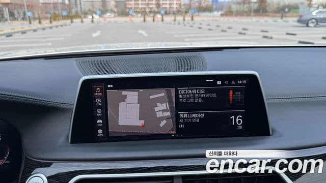 BMW 7 Series 2021 — ფოტო 18/20