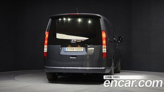 Hyundai Staria 2021 — ფოტო 4/20
