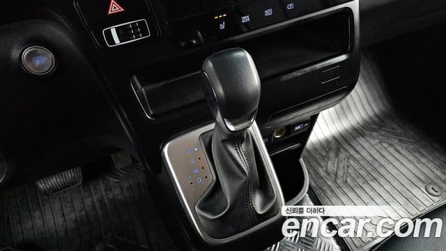 Hyundai Staria 2021 — ფოტო 9/20