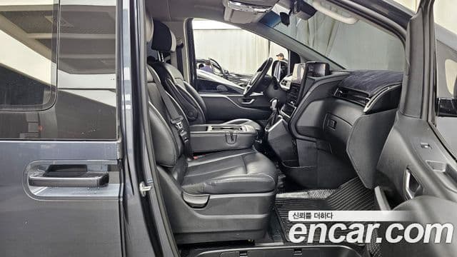 Hyundai Staria 2021 — ფოტო 11/20