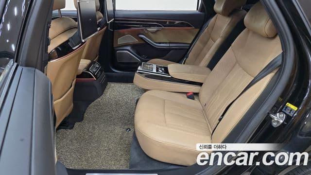 Audi A8 2020 — Şəkil 13/20