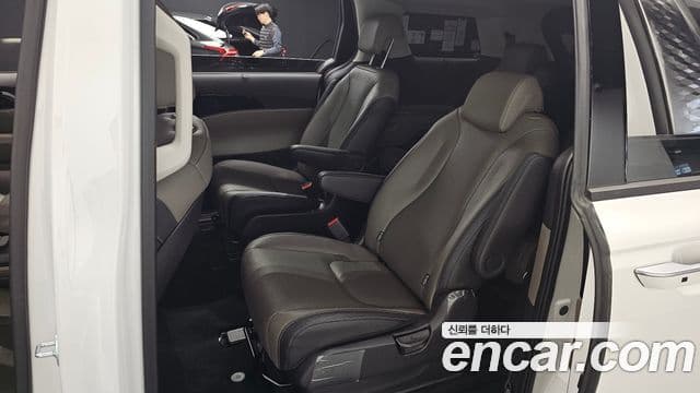 Kia Carnival 2024 — ფოტო 12/20