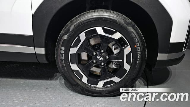 Hyundai Santa Fe 2025 — ფოტო 5/20