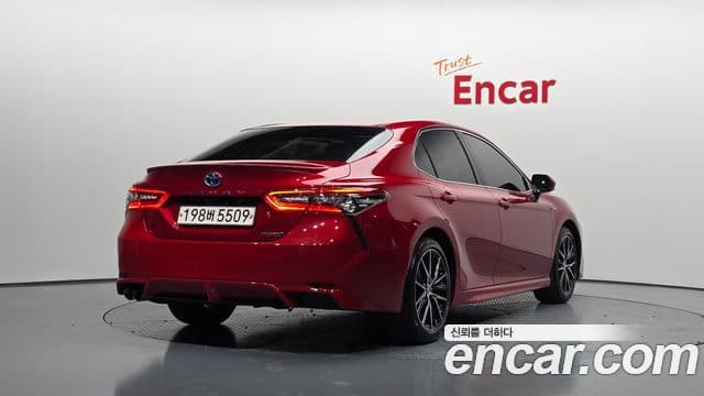 Toyota Camry 2021 — Photo 5/20