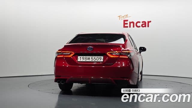 Toyota Camry 2021 — Photo 19/20