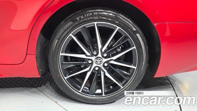 Toyota Camry 2021 — Photo 7/20