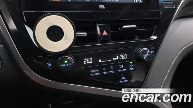 Toyota Camry 2021 — Photo 10/20