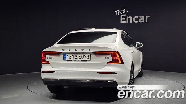 Volvo S60 2024 — ფოტო 4/20