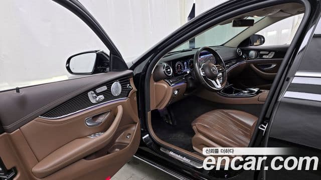 Mercedes-Benz E-Class 2020 — фото 10 из 20