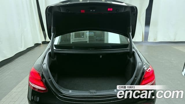 Mercedes-Benz E-Class 2020 — фото 20 из 20