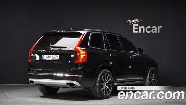 Volvo XC90 2021 — ფოტო 14/20