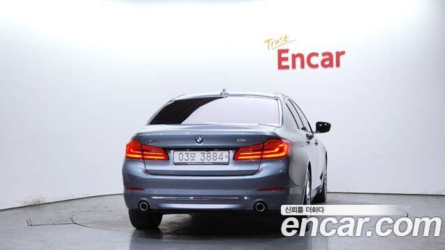 BMW 5 Series 2018 — ფოტო 3/20