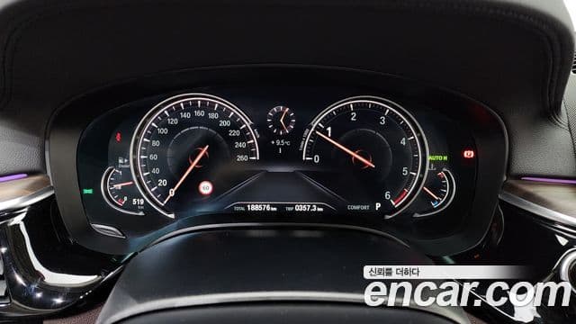 BMW 5 Series 2018 — ფოტო 6/20