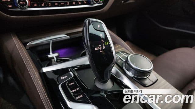 BMW 5 Series 2018 — ფოტო 7/20