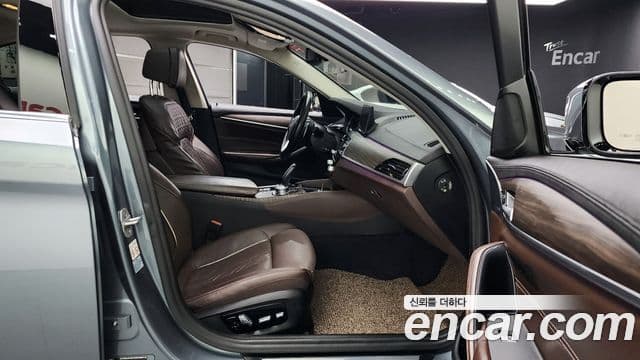 BMW 5 Series 2018 — ფოტო 11/20