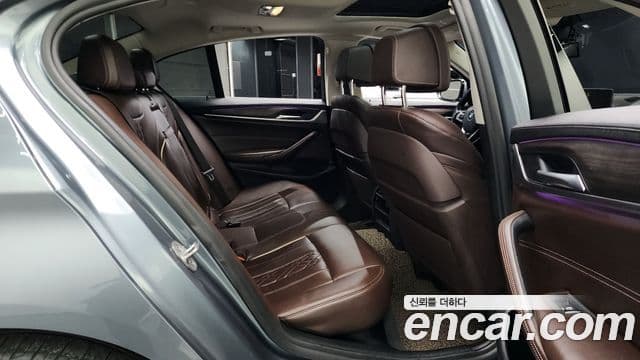 BMW 5 Series 2018 — ფოტო 12/20