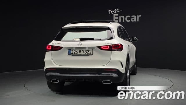 Mercedes-Benz GLA-Class 2021 — Фото 4/20