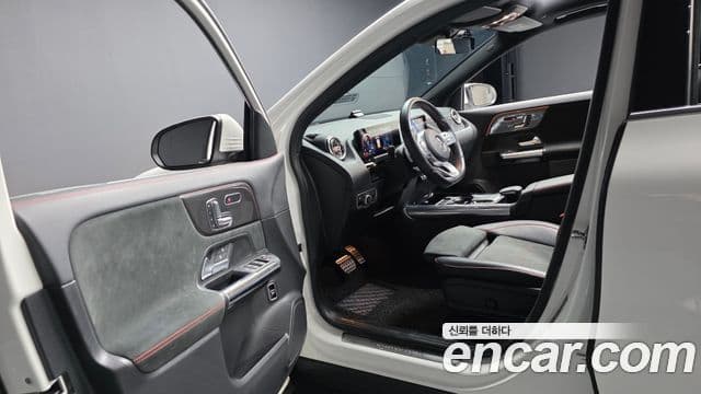 Mercedes-Benz GLA-Class 2021 — Фото 10/20