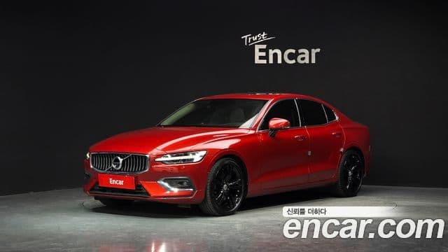 Volvo S60 2020 — Фото 1/20
