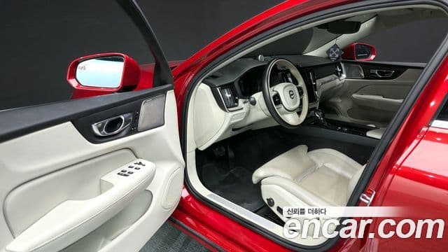 Volvo S60 2020 — Фото 10/20
