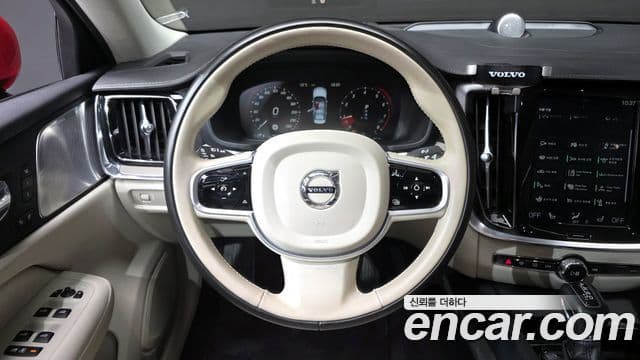Volvo S60 2020 — Фото 13/20