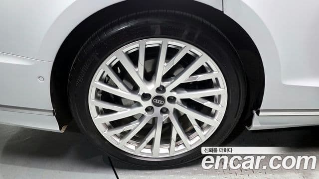 Audi A8 2021 — ფოტო 5/20