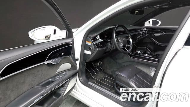Audi A8 2021 — ფოტო 10/20