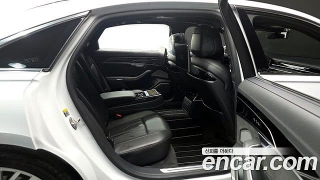 Audi A8 2021 — ფოტო 12/20