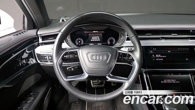 Audi A8 2021 — ფოტო 13/20