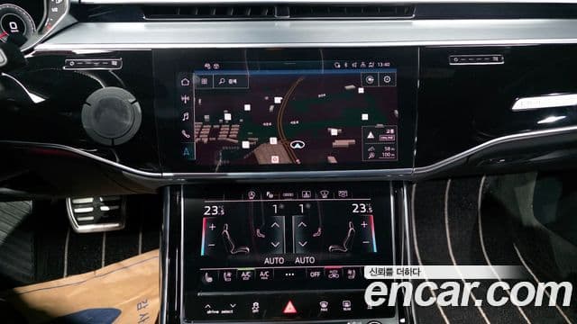 Audi A8 2021 — ფოტო 14/20