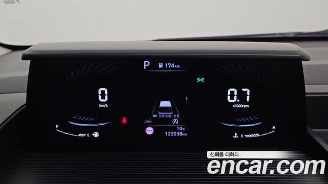 Hyundai Staria 2023 — Фото 8/20