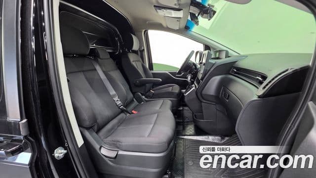 Hyundai Staria 2023 — Фото 10/20