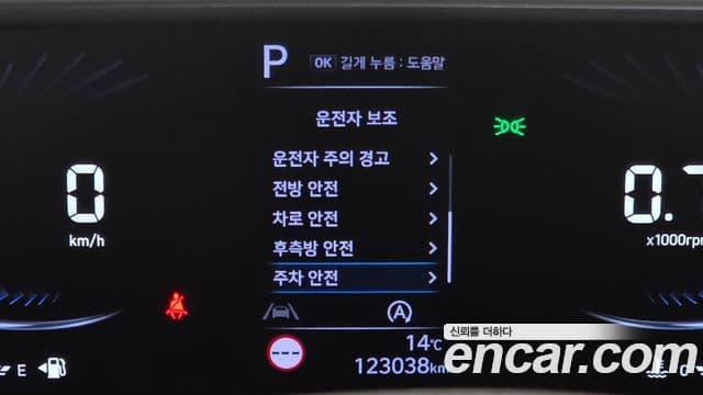 Hyundai Staria 2023 — Фото 18/20