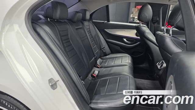 Mercedes-Benz E-Class 2018 — Şəkil 12/20