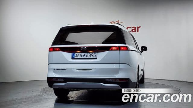 Kia Carnival 2021 — ფოტო 4/20