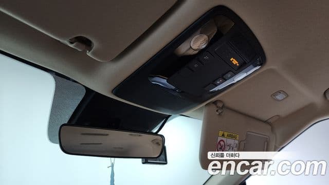 Kia Carnival 2021 — ფოტო 18/20