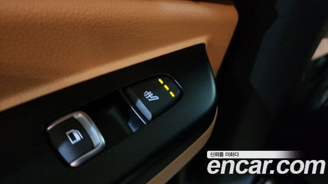 Kia Carnival 2021 — ფოტო 19/20