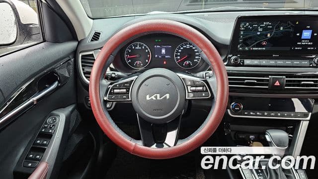 Kia Seltos 2021 — ფოტო 14/20