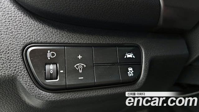 Kia Seltos 2021 — ფოტო 18/20