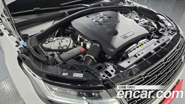 Land Rover Range Rover Velar 2025 — Photo 10/20