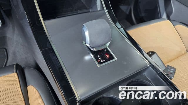 Land Rover Range Rover Velar 2025 — Photo 3/20